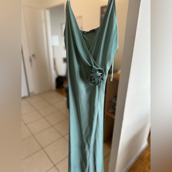 Zara midi satin slip dress with flower detail - Picture 2 of 4